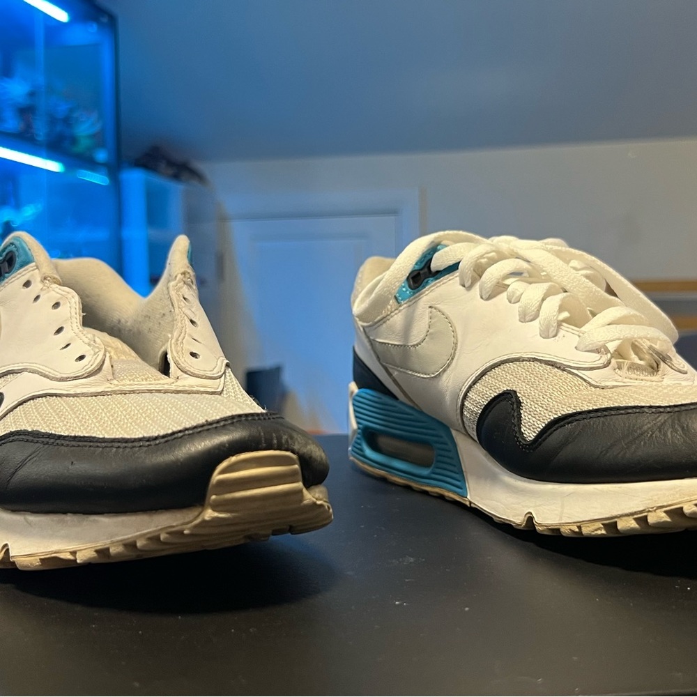 Nike men’s size 9 air max 90/1 in Laser blue